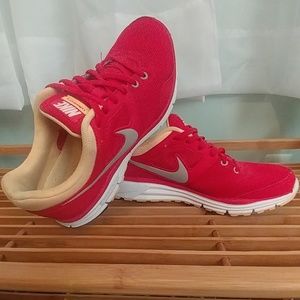 Nike Lunarfly 4: Women's Red and Orange Size 7.5